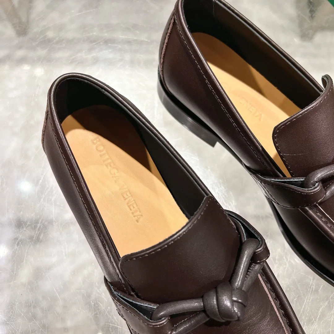 [BV] Top P: 840💰 Size: Female 35-39 (Female 40 custom-made) Male 39-44 (38.45 non-refundable) Bottega Veneta 2025 counter model! Small round toe loafers! Imported leather outsole! Imported grained cowhide! Solid color Niuli! !